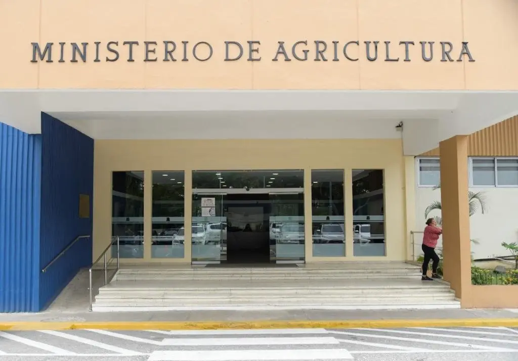 Ministro de agricultura confirma investigación a sus jefes de seguridad por supuesta corrupción