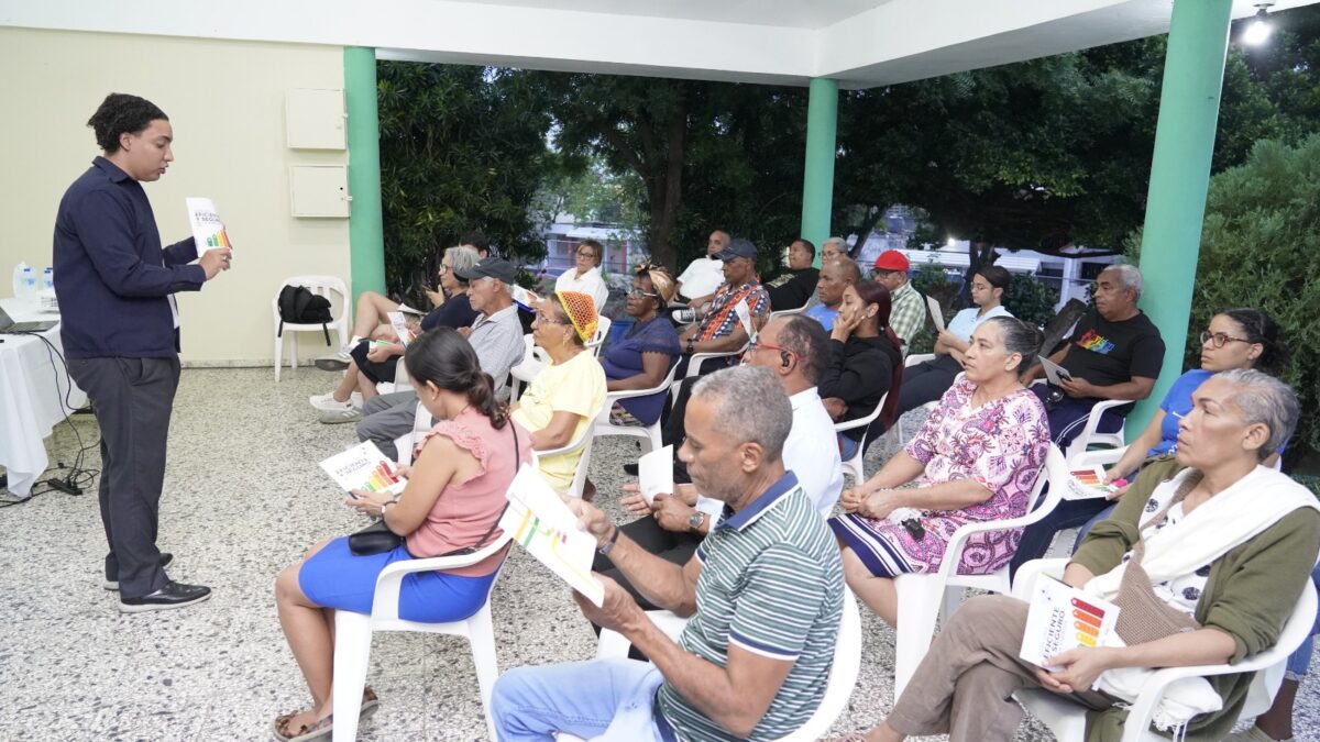 Personal de Edesur capacitando