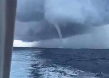 Reportan tromba marina al sur de la romana