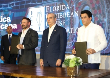 Presidente abinader encabeza firma de acuerdo que posiciona a rd como hub regional de cruceros