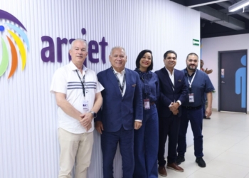 Arajet y tripulantes vip firman acuerdo estratégico para fortalecer la formación aeronáutica