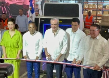 Abinader y yayo sanz inauguran moderna terminal para paquetería y e-commerce en el aila
