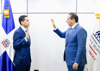 Víctor atallah juramenta a edward guzmán como director ejecutivo de senasa
