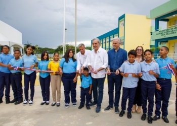 Presidente abinader inaugura politécnico en artes en navarrete