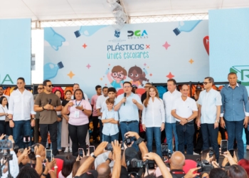 "plásticos por útiles escolares" recolecta 15. 2 millones de botellas