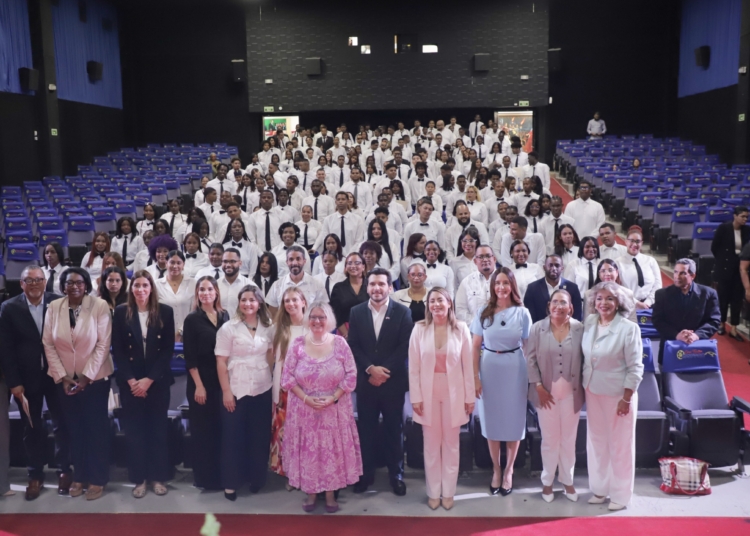 Diageo y supérate gradúan a 605 jóvenes para impulsar el turismo dominicano