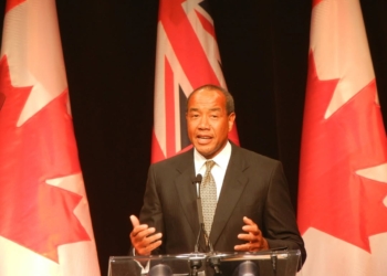 Fiscalía activa alerta de interpol para arrestar a michael lee-chin por fraude y lavado de activos