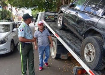 Digesett continúa operativos de retiro de chatarras y vehículos abandonados en el distrito nacional