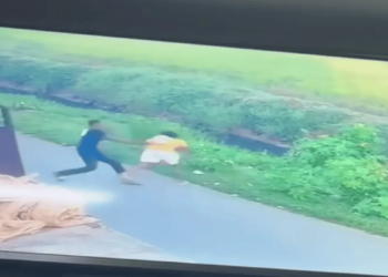 Hombre golpea, apuñala y arroja a mujer a canal de riego en villa la mata