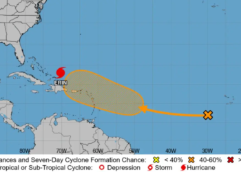 Huracán erin se aleja de rd, pero deja lluvias y oleaje anormal