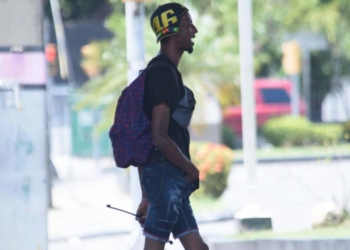 Cámara de diputados frena propuesta contra limpiavidrios y vendedores callejeros en semáforos