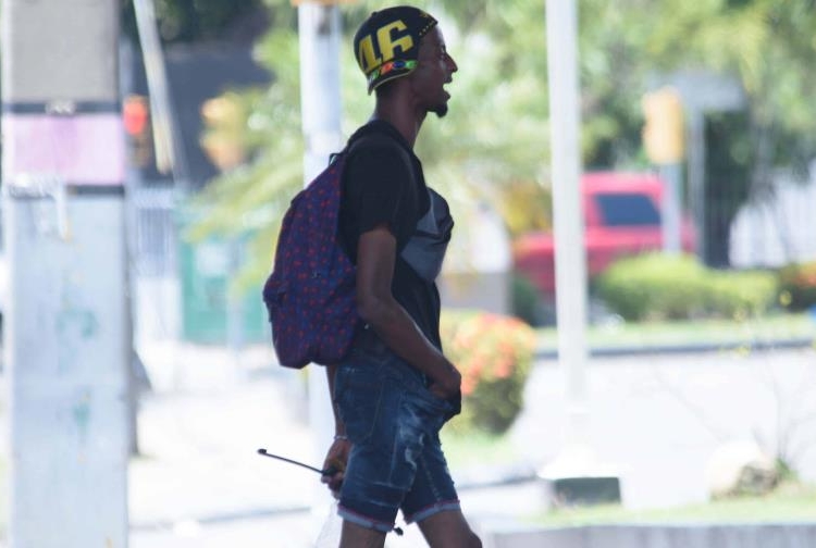 Cámara de diputados frena propuesta contra limpiavidrios y vendedores callejeros en semáforos