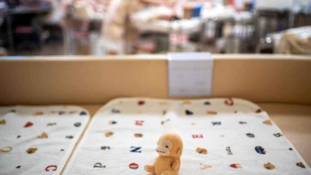 Condenan a ocho años de cárcel a exempleada de guardería por agredir a 21 bebés