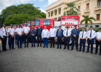 Minpre y sistema 911 entregan 12 nuevos camiones de bomberos para reforzar la respuesta a emergencias
