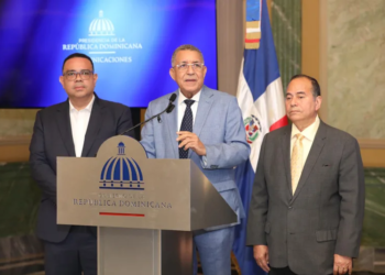 Abinader dispone entregar a la procuraduría informe de irregularidades en senasa