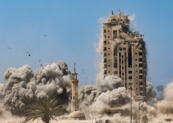 Smoke billows during israeli strikes on the mushtaha tower in gaza city on september 5, 2025, amid the war between israel and the hamas militant movement. The israeli military said it struck a high-rise in gaza city on september 5, shortly after announcing it would target tall buildings identified as being used by hamas ahead of its forces' planned conquest of the urban hub. (photo by omar al-qattaa / afp)