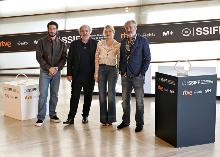 (From L) French actor Francois Civil, French director Arnaud Desplechin, French actress Nadia Tereszkiewicz and French actor Hippolyte Girardot pose during the photocall of the film "Deux Pianos" (Two pianos) during the 73rd San Sebastian International Film Festival in the northern Spanish Basque city of San Sebastian on September 19, 2025. (Photo by ANDER GILLENEA / AFP)