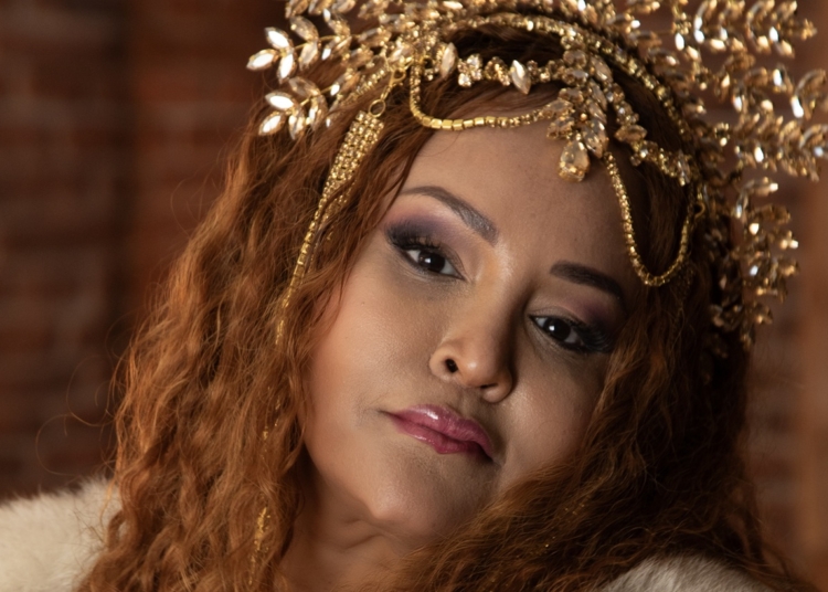 Amneliz inicia su primera gira promocional por Latinoamérica Too Much Woman el movimiento