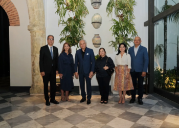 De izquierda a derecha, los señores José Mármol, Carmen Rita Cordero, José Antonio Molina, Carolina de Molina, Mariel Bera y José Enrique Delmonte.