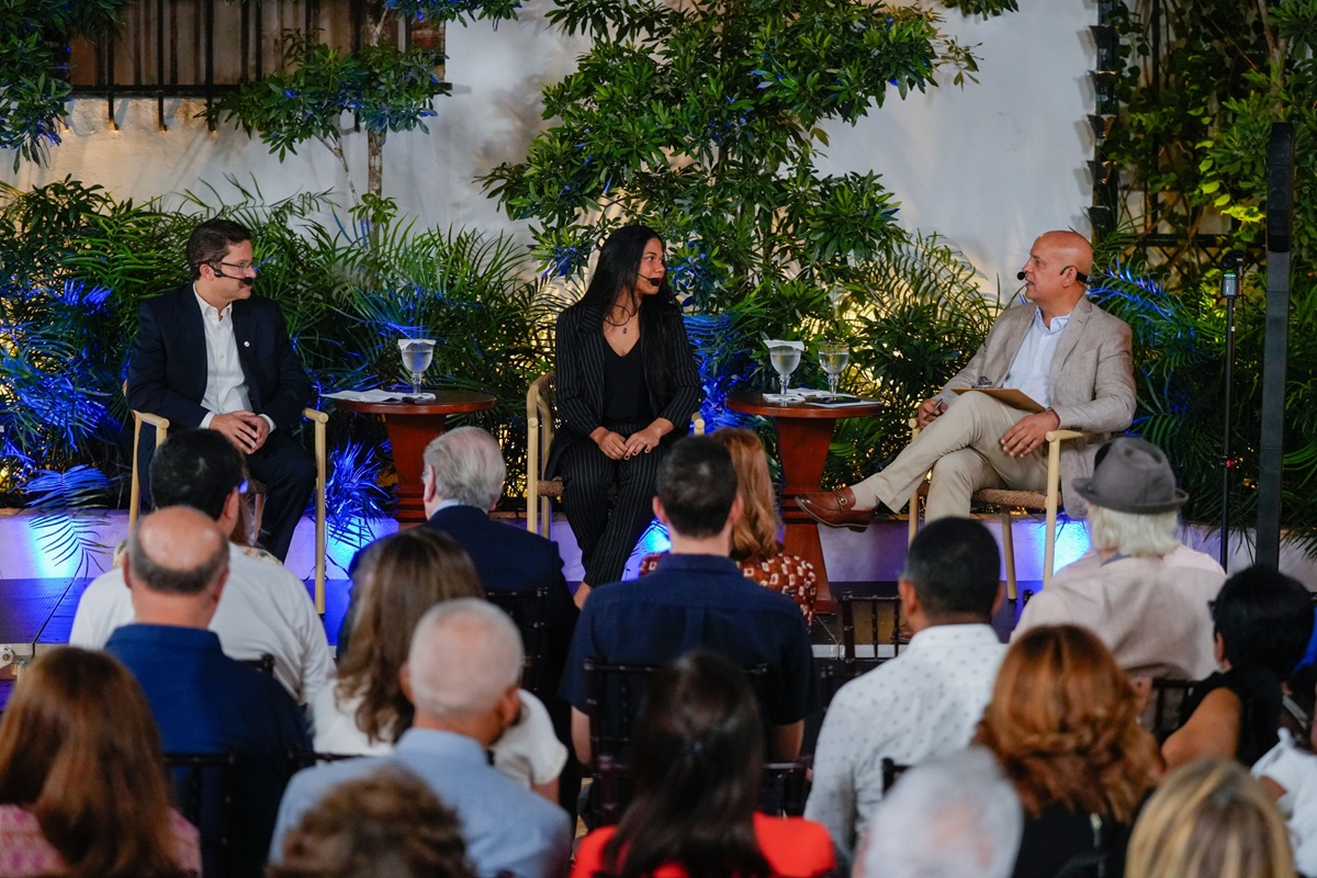 La actividad contó con la participación de Edwin Espinal Hernández y Giselle dePeña Guzmán, bajo la moderación de José Enrique Delmonte.