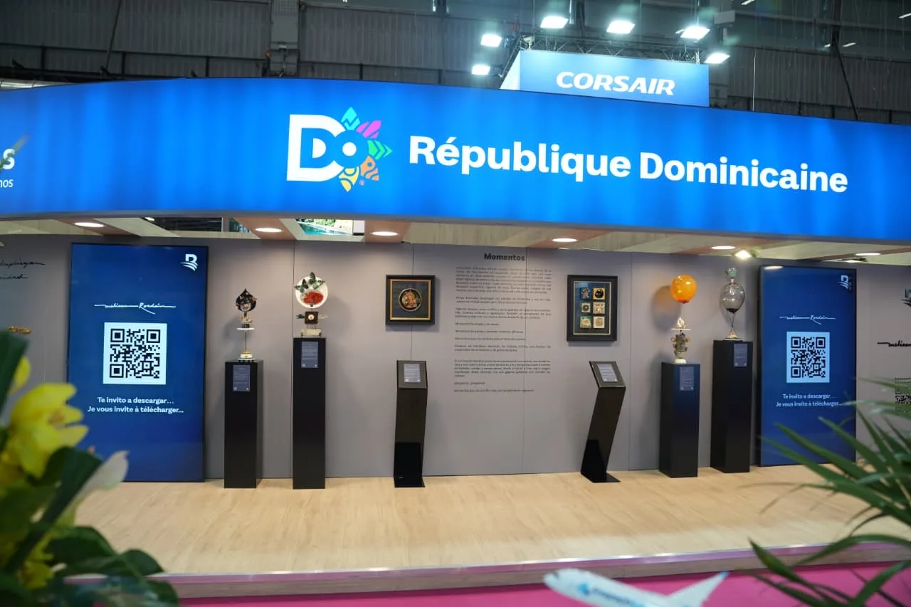 Banreservas inaugura exposición artística de melissa roedán en top resa 2025