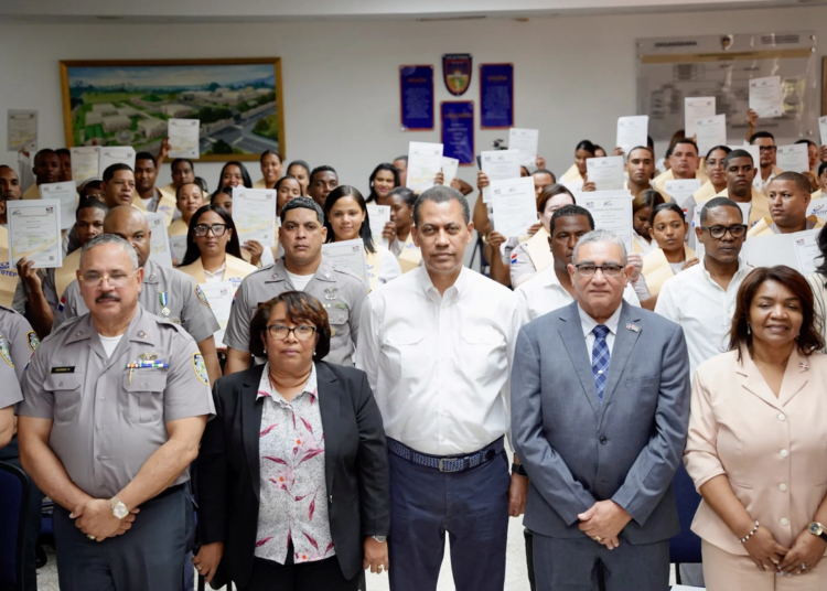 Indotel e infotep gradúan a más de 100 oficiales policiales en habilidades digitales en la región sur