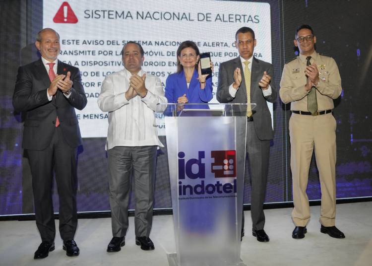 Carlos Cueto, José Paliza, Raquel Peña, Guido Gómez Mazara y Randolfo Rijo Gómez, en la primera prueba técnica.