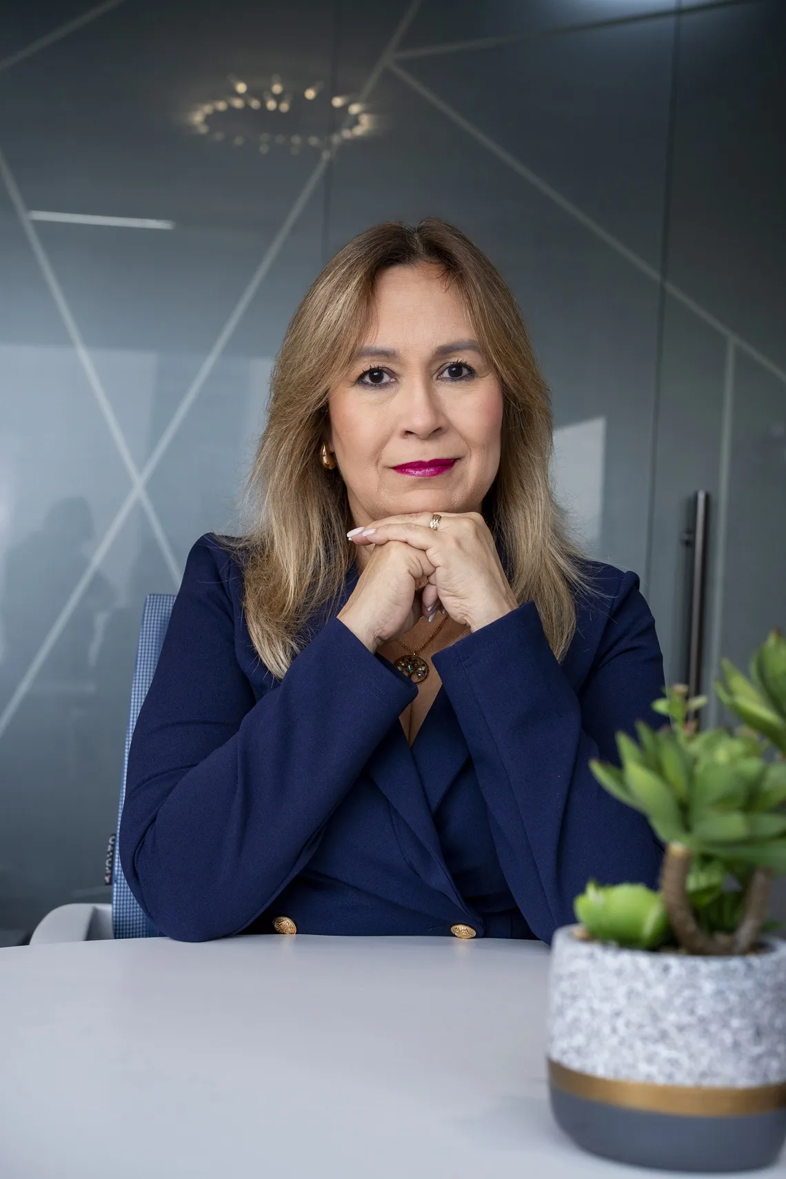 Isabel figueroa de rolo, fundadora y directora editorial de factor de éxito