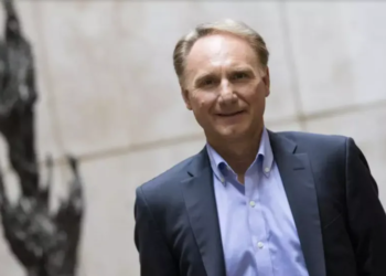 El escritor estadounidense Dan Brown, en una imagen tomada el 17 de octubre del año 2017 en la ciudad española de Barcelona, con motivo de la presentación de su novela 'Origen' © Pau Barrena / AFP/Archivos