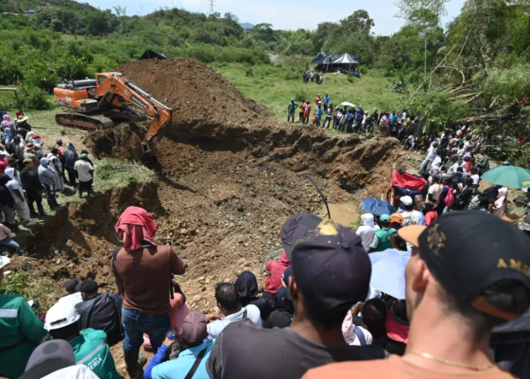 Derrumbe en socavón de oro atrapa a siete mineros en colombia