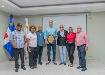 Asociación de trasplantados reconoce a adolfo pérez de león por su respaldo a pacientes renales