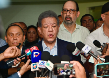 Leonel fernández afirma que la fp fue la primera en denunciar anomalías en senasa