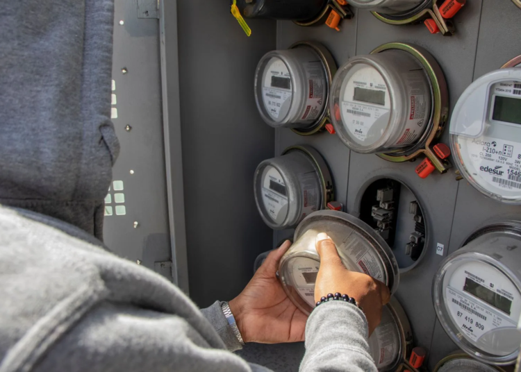 Edesur apresa a dos hombres por fraude eléctrico en bella vista