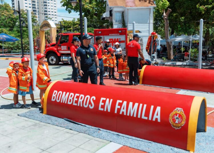 Bomberos del dn celebran "bomberos en familia" y destacan logros operativos