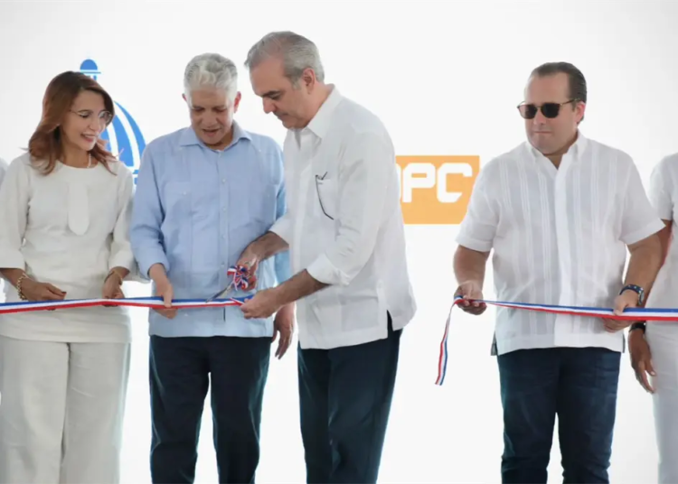 La obra de 23. 2 kilómetros conecta a puerto plata con montecristi, impulsando el desarrollo turístico, la agricultura y la economía en la región norte.