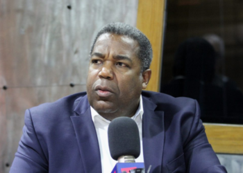 Tony peña guaba anuncia que dejará su cargo para enfocarse en aspiraciones presidenciales