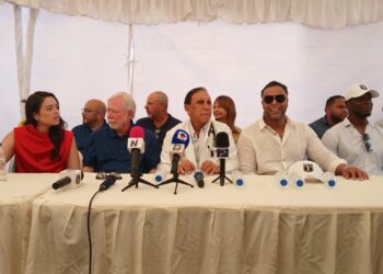 Más de 1,200 familias reciben sillas de ruedas gratuitas por wheelchair foundation y fundación cruz jiminián