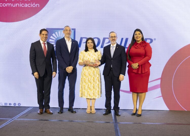 De izquierda a derecha, los señores luis álvarez soto, víctor fernández, sonia mordán, esteban martínez – murga y rosaily rodríguez.