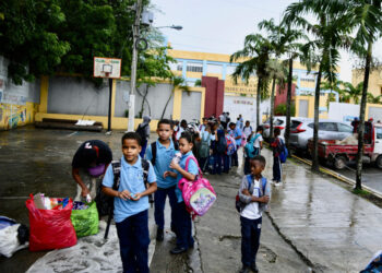 Gobierno dispone reapertura de actividades, pero la asistencia en el primer día fue mínima