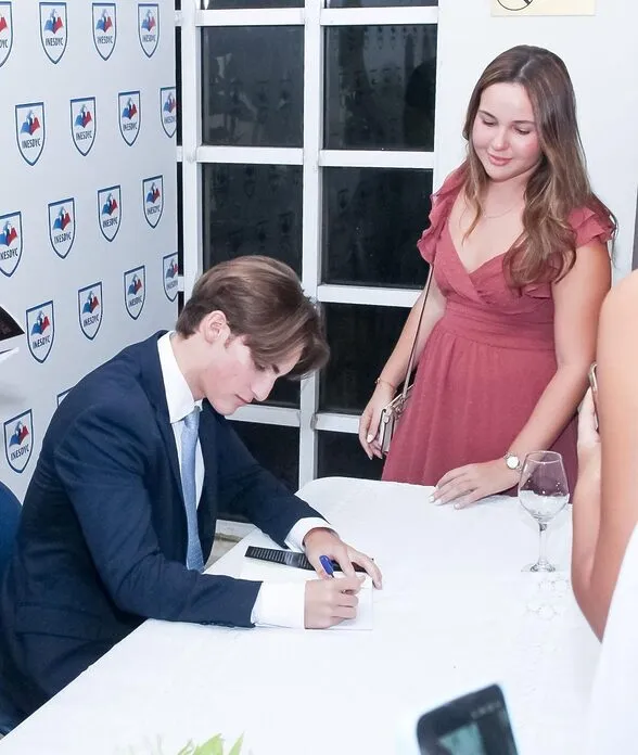 “vestigios del corazón”: manuel vallejo, bisnieto de manuel del cabral, sacude la poesía dominicana a sus 16 años