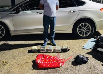 Interceptan en barahona a un hombre con más de 10 gramos de presunta cocaína