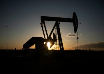 Un bombeo cerca de Loco Hills, en el condado de Eddy, en Nuevo México, Estados Undios, el 23 de abril de 2020 (Paul Ratje)