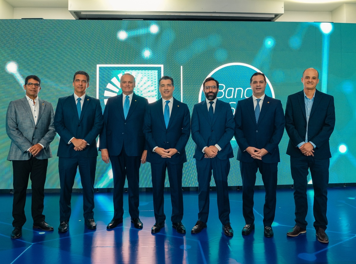 Desde la izquierda, los señores Franklin Vásquez, Francisco Ramírez, Luis E. Espínola, Christopher Paniagua, Andrés Caicedo, Robinson Bou y Álvaro Medina.