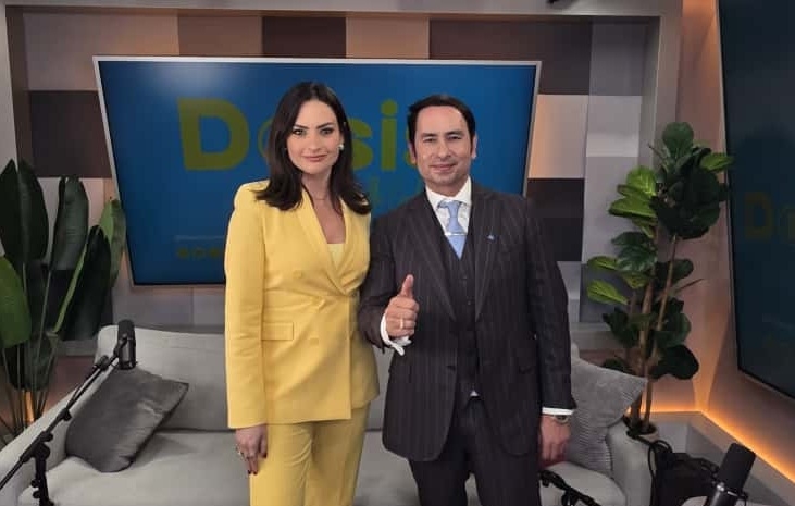 Alejandro Cardona en “Dosis con Michelle Galván” por Univision y ViX