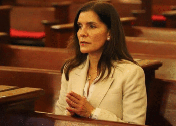 Nueva embajadora de ee. Uu. , leah francis campos, inicia misión en rd con primera parada en la catedral primada