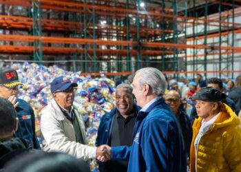 Abinader supervisa almacenes del dasac para garantizar asistencia ante tormenta melissa