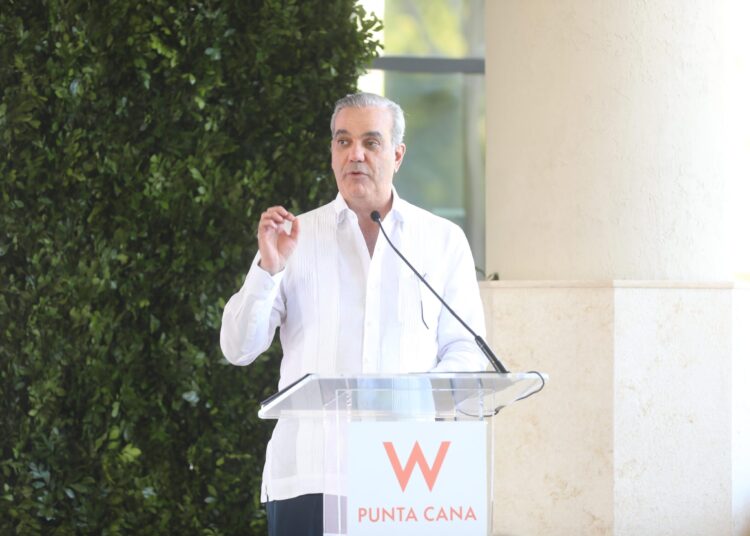 Abinader destaca a RD como destino de inversión tras inauguración de hotel W Punta Cana