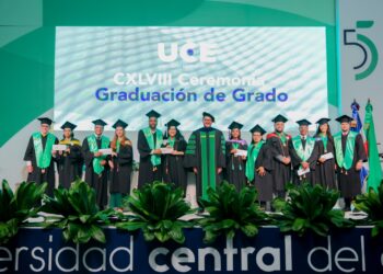 La uce inviste a 1,459 nuevos profesionales en grado, posgrado y técnico superior