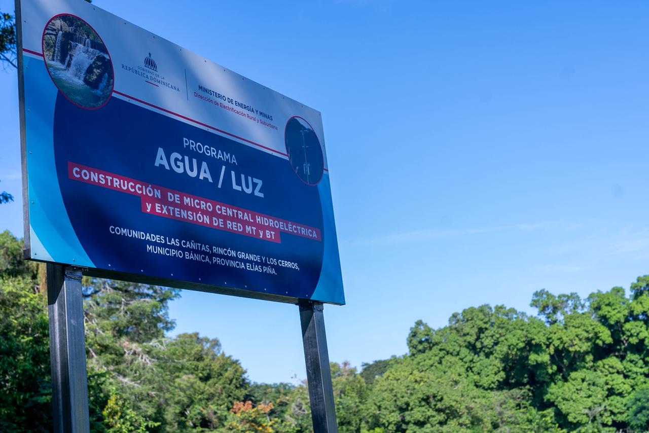 …La micro central hidroeléctrica Las Cañitas, en el municipio Bánica, Elías Piña, que cuenta con una turbina tipo Pelton y un generador síncrono de 30 kilovatios de potencia. 