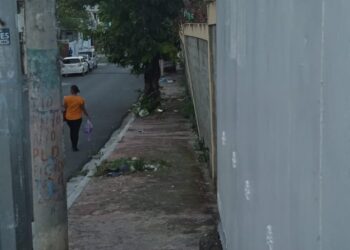 Advierten posible colapso de pared en escuela república de ecuador en sabana perdida